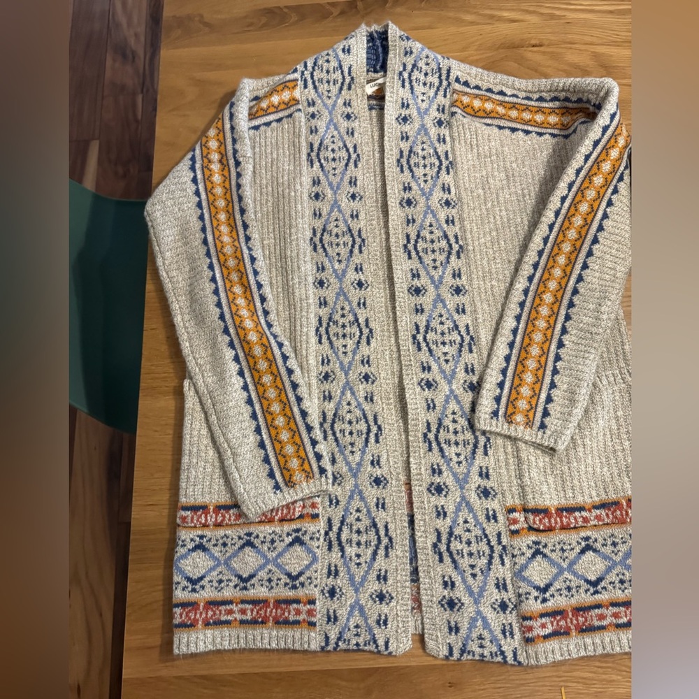 Lucky brand sweater. Size Small.
